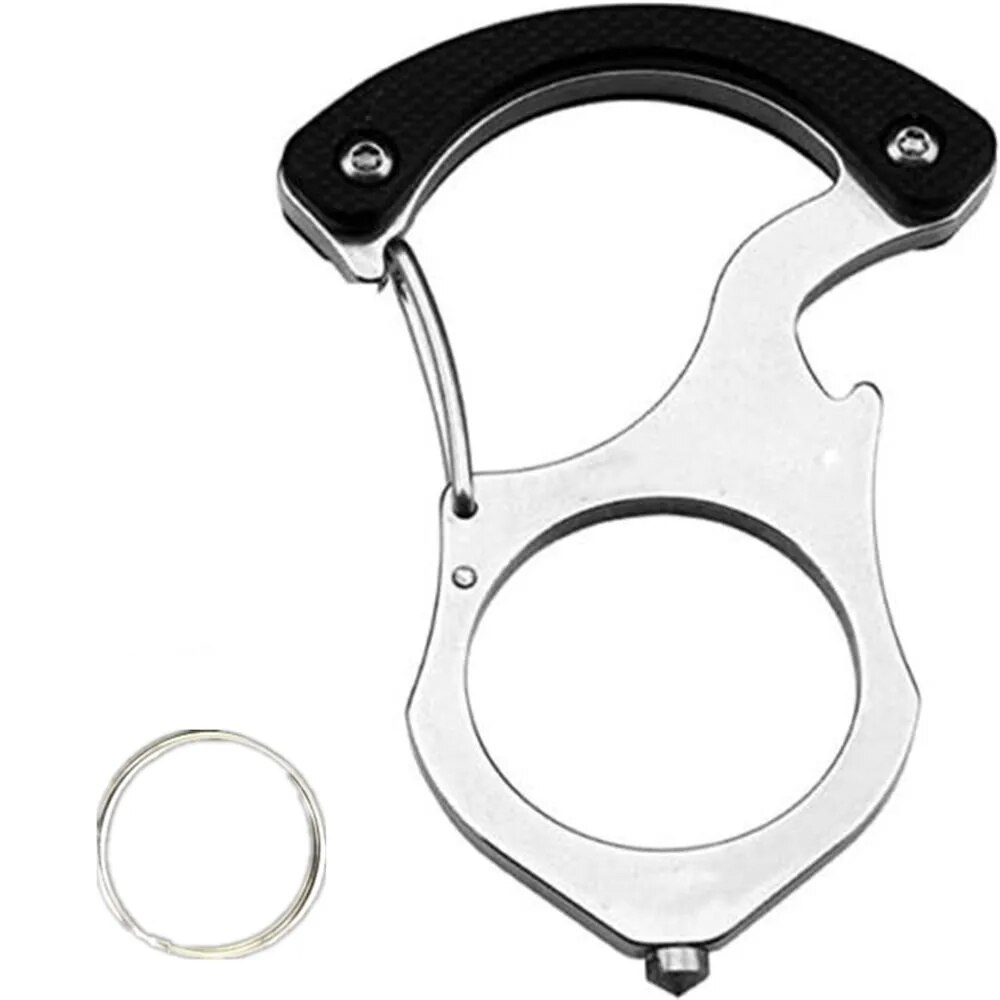 Freigestellte Ansicht des Karabiners mit schwarzem Griffstück, Fingerloch, Flaschenöffner-Aussparung und beiliegendem Schlüsselring auf weißem Hintergrund. 6