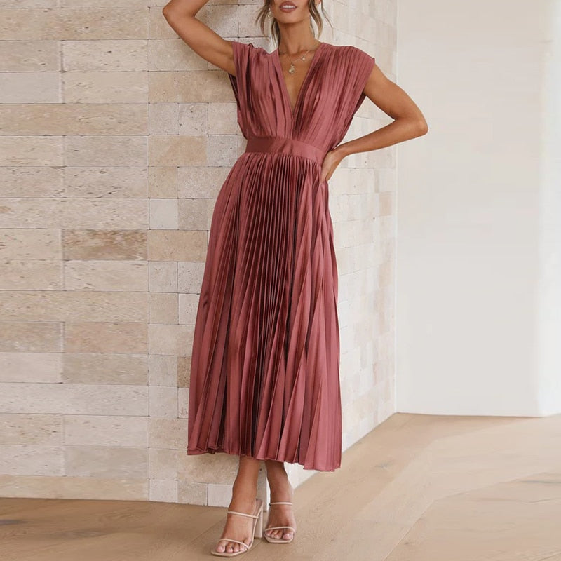 Herbstliches fließendes Maxikleid mit Plisseefalten und V-Ausschnitt – Noelle