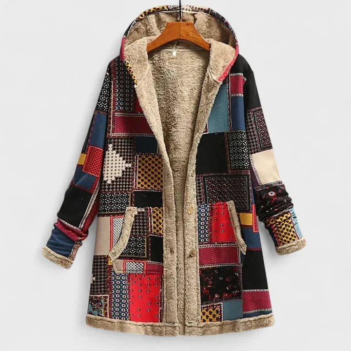 Bunte Patchwork-Kapuzenjacke in Rot, Blau, Schwarz und Gelb mit Knopfleiste, Seitentaschen und beigem Plüschfutter 5