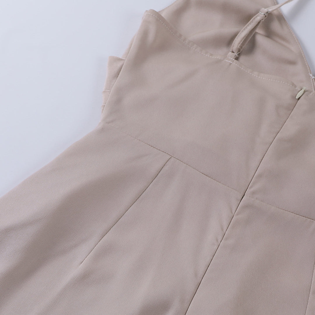 Beiges ärmelloses Kleid aus Baumwolle, elegantes Design, Damenmode, Sommerkleidung.