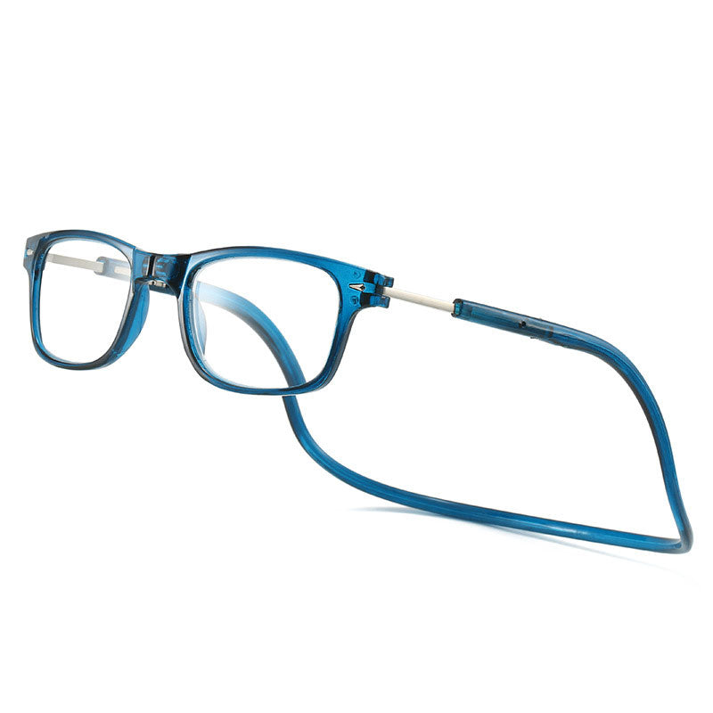 Transparente blaue Lesebrille mit eckigem Rahmen und Nackenband, schräg von vorne auf weißem Hintergrund.