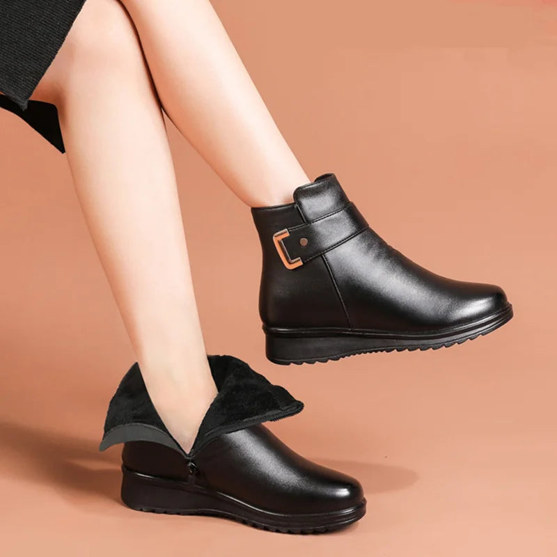 Damen Winterstiefel schwarz, gefüttert, rutschfest, modisch, bequem, Lederoptik.