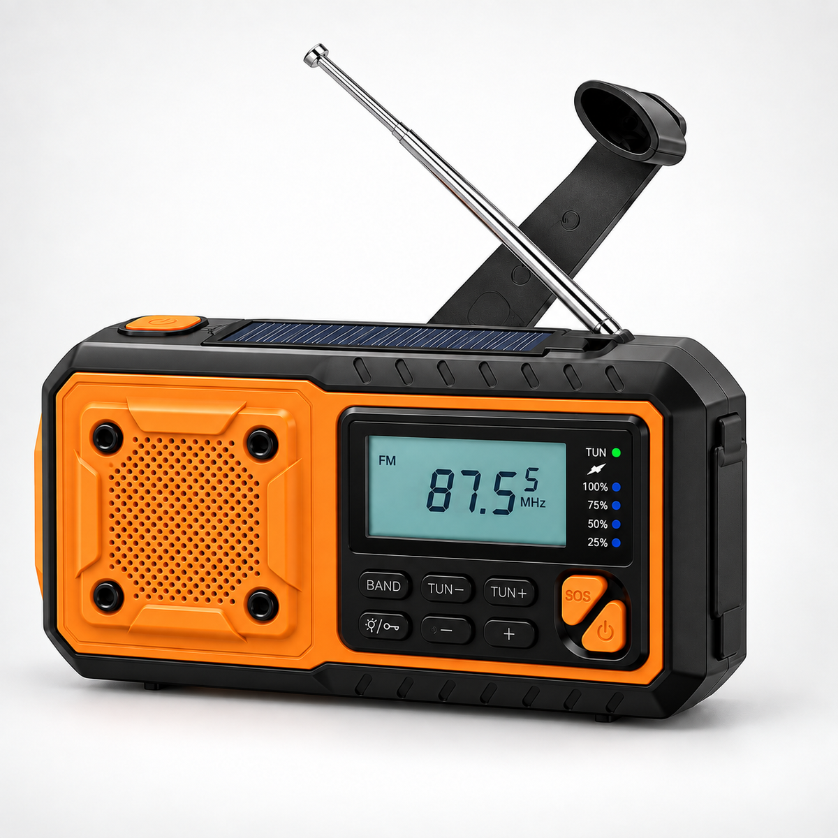Radio von vorn mit Solarpanel an der Oberseite, ausgezogener Antenne, angeklappter Kurbel, Display und Tasten vor hellem 10