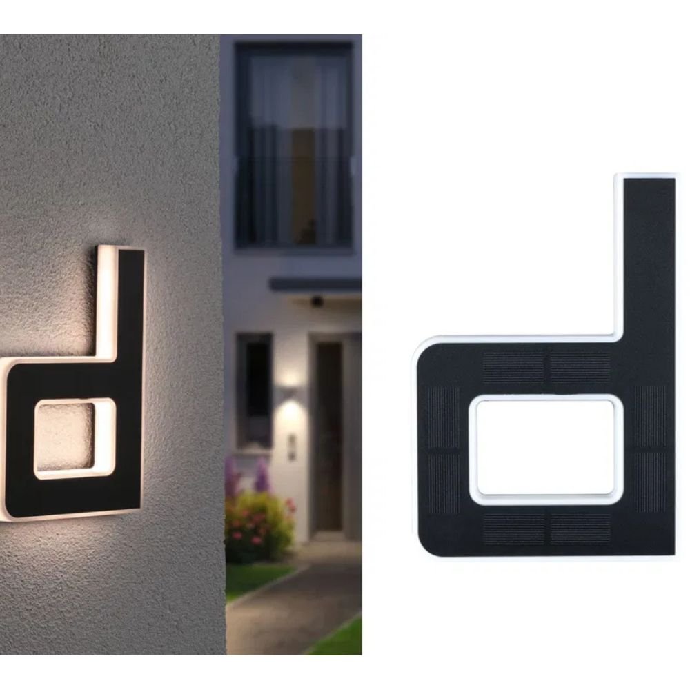 Solarbeleuchtete Hausnummer mit Buchstabe D, links leuchtend an der Hauswand, rechts freigestellt