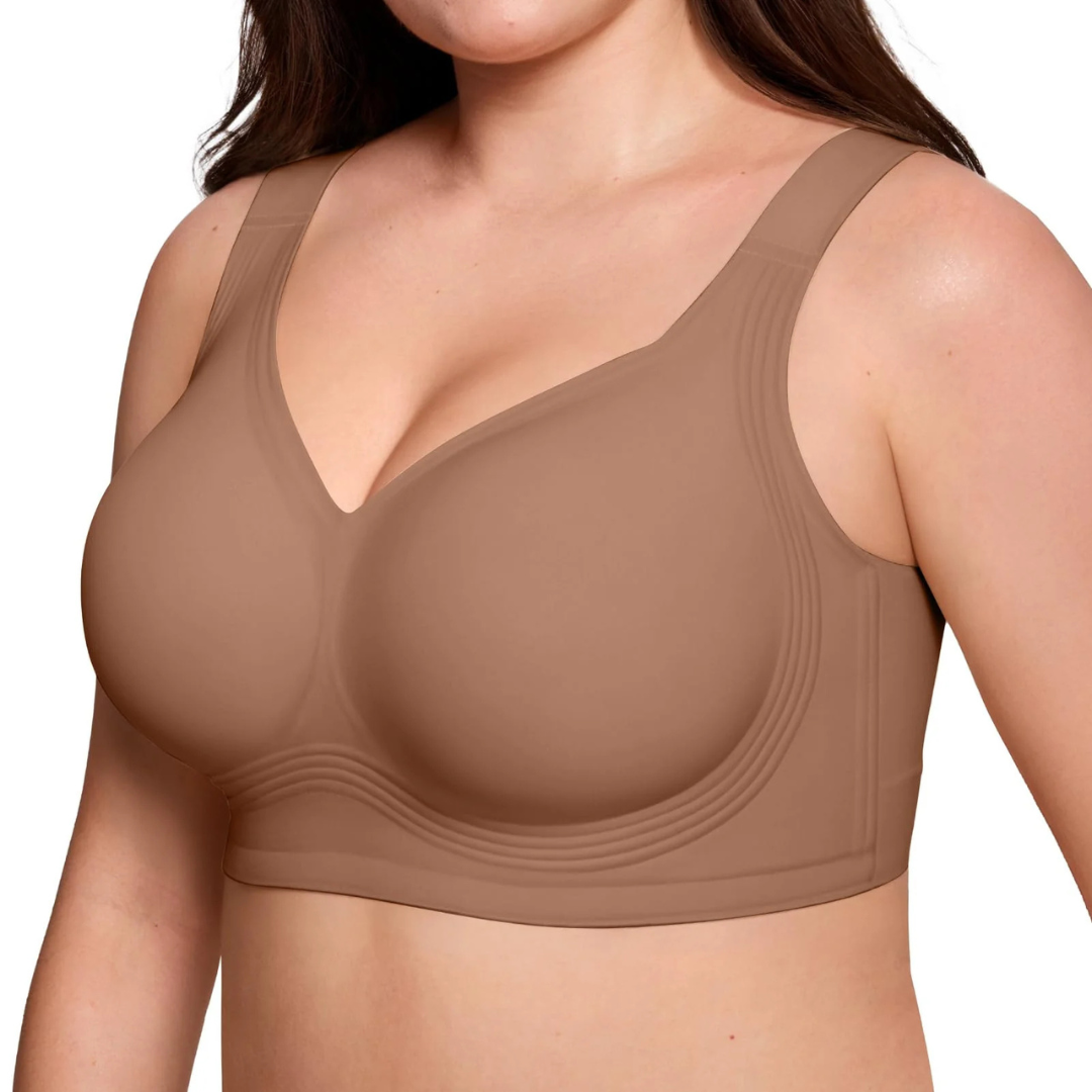 Schräge Seitenansicht des braunen BHs am Model mit sichtbaren Wellennähten unter dem Körbchen 7