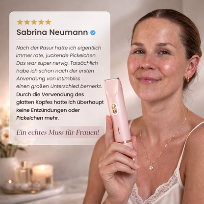Lächelnde Frau hält den rosa Trimmer in der Hand, neben ihr eine Kundenbewertung mit fünf Sternen.