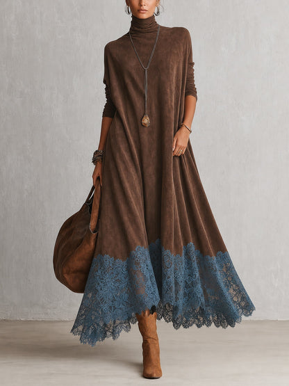Model in braunem Rollkragenkleid mit blauem Spitzensaum, dazu Lederbeutel und Stiefel, Ganzkörperansicht von vorn 1