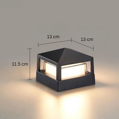 Maßbild der quadratischen Leuchte mit Pyramidendach, 13 cm breit, 13 cm tief und 11,5 cm hoch.