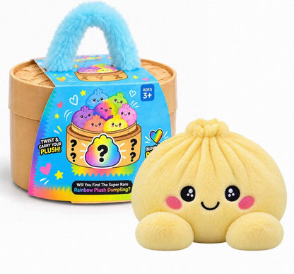 Gelber Plüschknödel mit lächelndem Gesicht vor der Geschenkbox im Dämpferkorb-Look mit blauem Griff 3