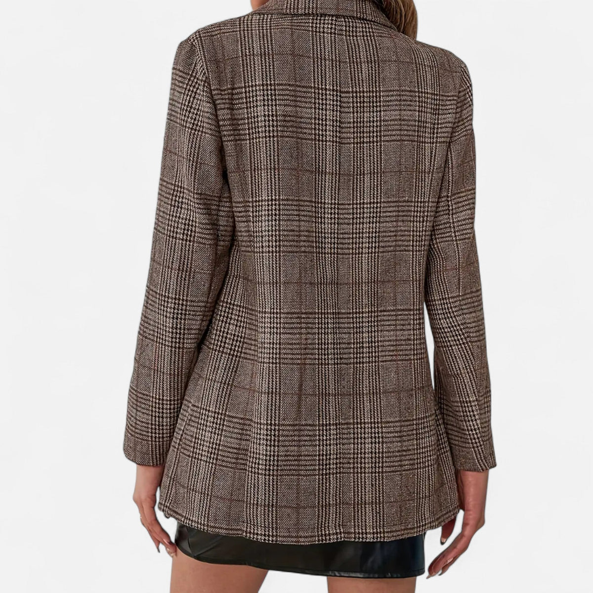 Braun karierter Blazer in Rückansicht mit taillierter Passform.
