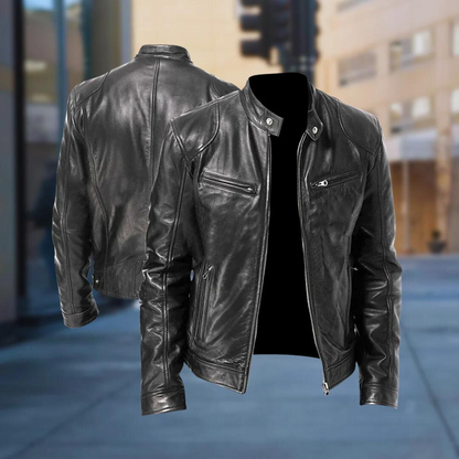 Schwarze Herren-Lederjacke in Vorder- und Rückansicht vor unscharfem Straßenhintergrund