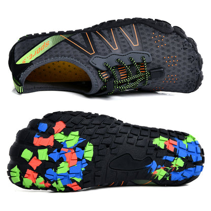 Grauer Barfußschuh mit bunter Sohle, atmungsaktiv, rutschfest, ideal für Outdoor-Aktivitäten.