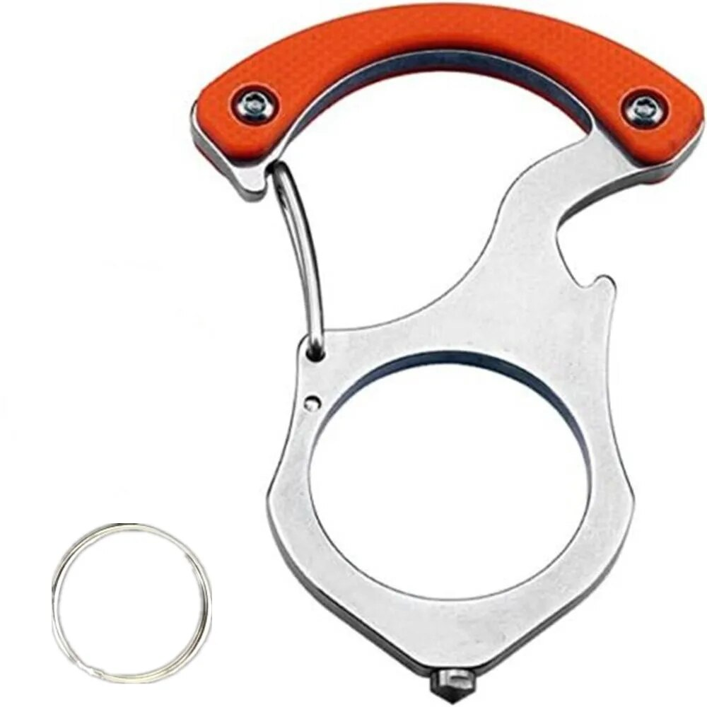 Freigestellte Ansicht des Karabiners mit orangefarbenem Griffstück, Fingerloch, Flaschenöffner-Aussparung und beiliegendem Schlüsselring auf weißem Hintergrund. 5