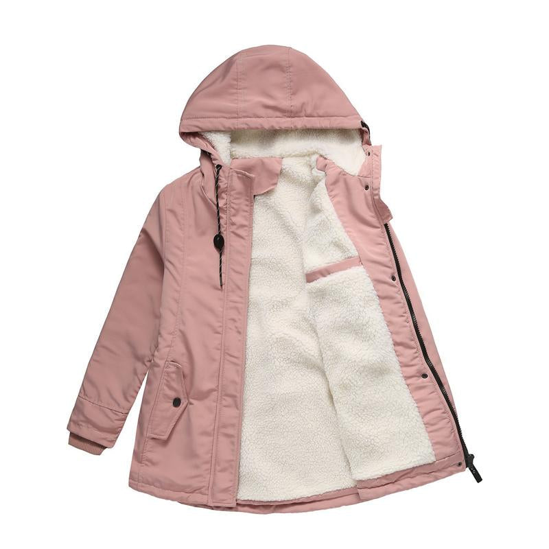 Rosafarbener Parka flach ausgebreitet und geöffnet, mit cremeweißem Fleecefutter und Kordelzug an der Kapuze 5