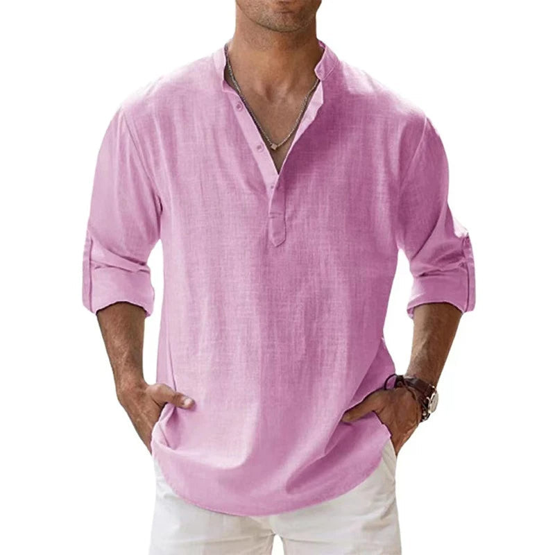 Herren-Leinen-Henley-Shirt in Rosa, Detail mit hochgekrempelten Ärmeln