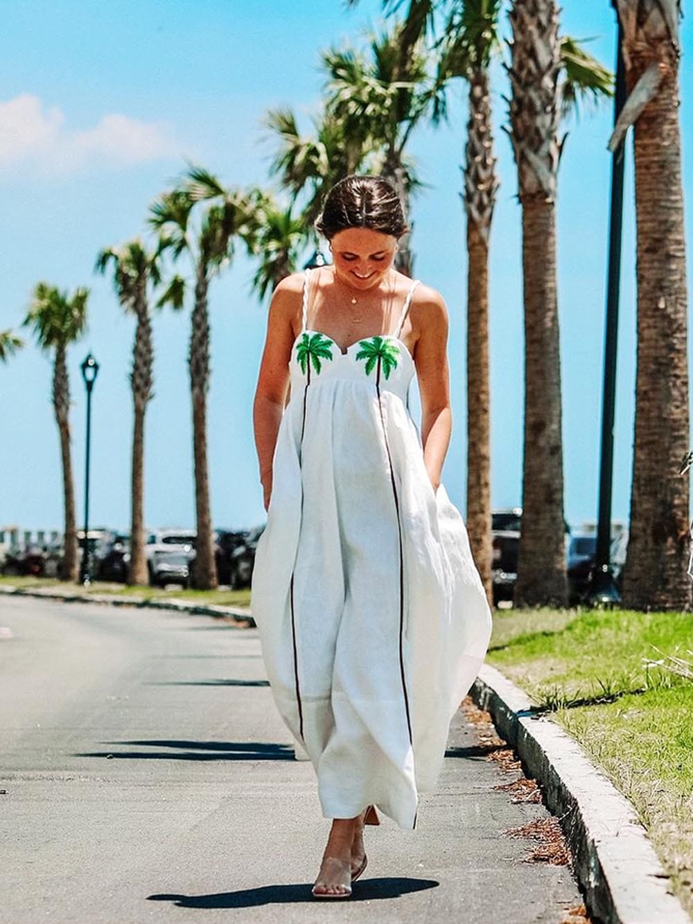 Trendiges Trägerkleid mit tropischem Palmenprint – Estelle
