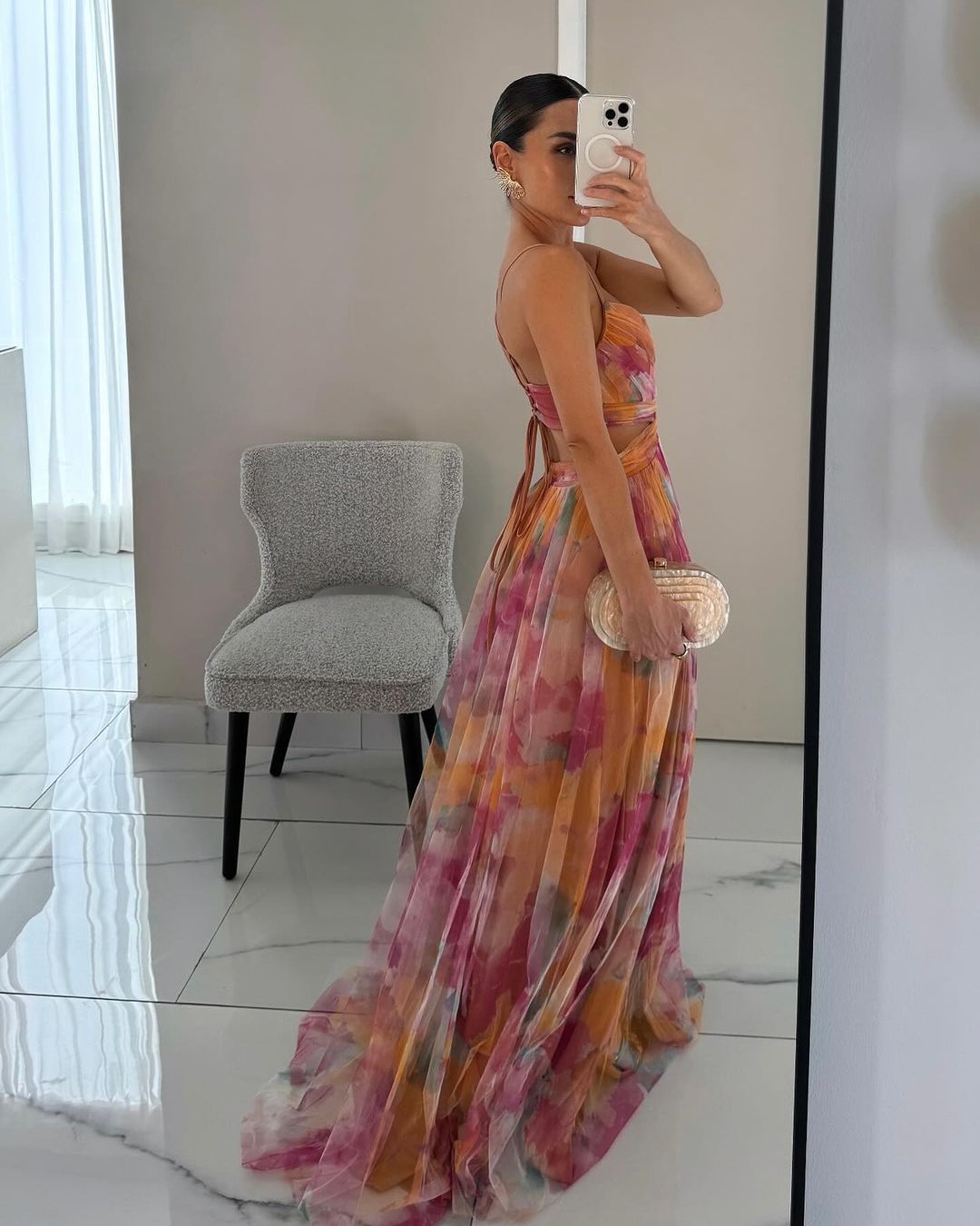 Elegantes Mesh-Maxikleid mit Figurbetontem Schnitt – Camille im Herbstzauber