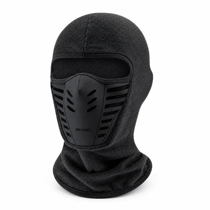 Sturmhaube aus dunklem Fleece schräg von vorn mit schwarzem Atemeinsatz, Lüftungsschlitzen und seitlichen Netzstreifen. 8