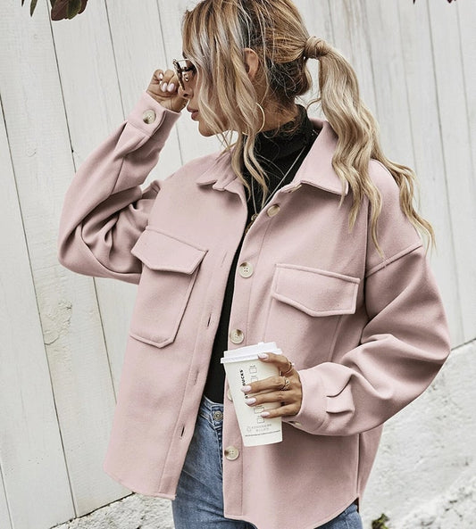 Kurze Herbstjacke mit Knopfleiste – Elodie