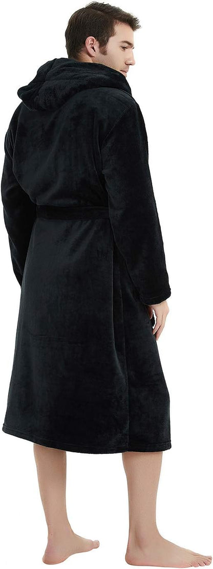 Schwarzer Herren-Bademantel aus Fleece mit Kapuze, warm und weich, ideal für Zuhause.