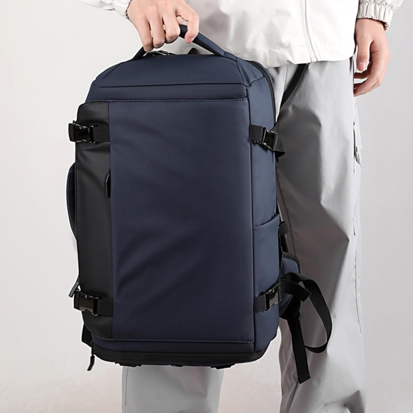 15” Wasserdichter Laptop-Rucksack mit Seitenöffnung & USB-C-Anschluss – TrekPro Serie
