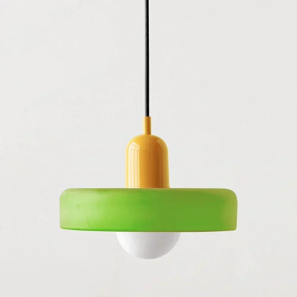 Bauhaus Buntglas-Pendelleuchte mit grünem Glasschirm und gelber Kappe