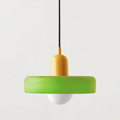 Bauhaus Buntglas-Pendelleuchte mit grünem Glasschirm und gelber Kappe