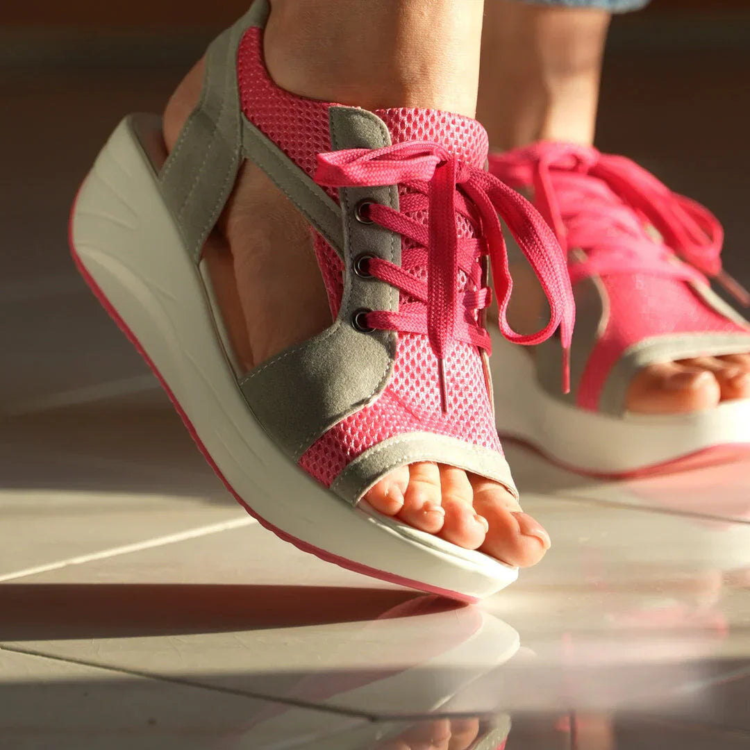 Trendige, bequeme und sommerlich leichte Damensandalen – Fergie