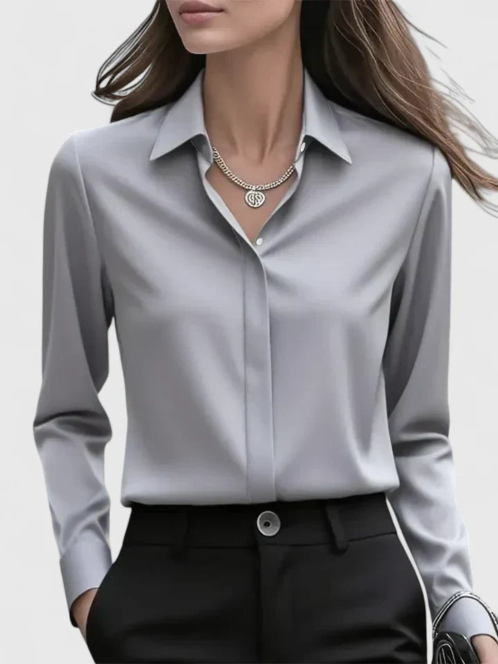 Graue Bluse aus Satin mit Kragen und verdeckter Knopfleiste, Frontansicht