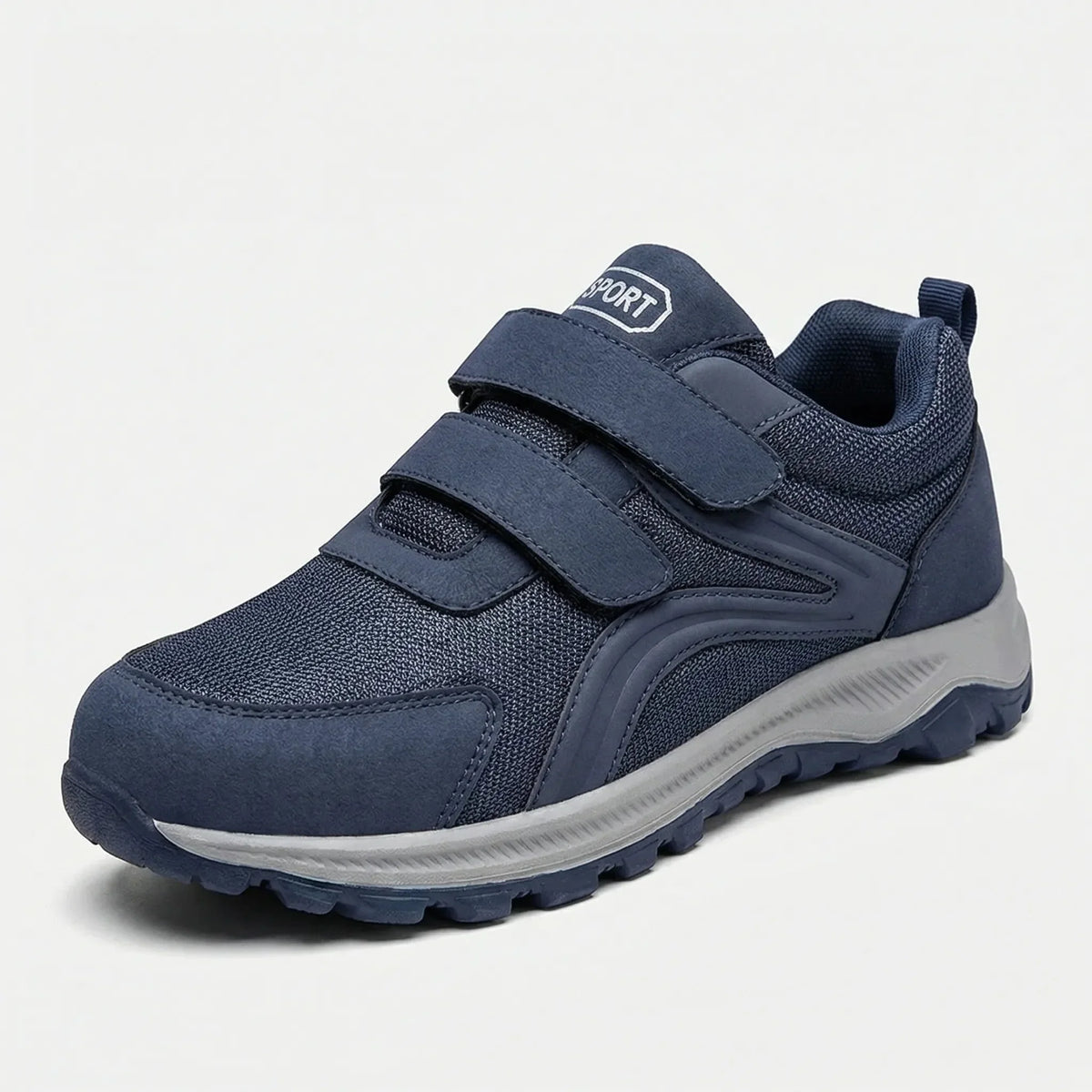 Einzelner blauer Schuh mit zwei Klettriemen und grauer Sohle, schräg von vorne auf hellem Grund 11