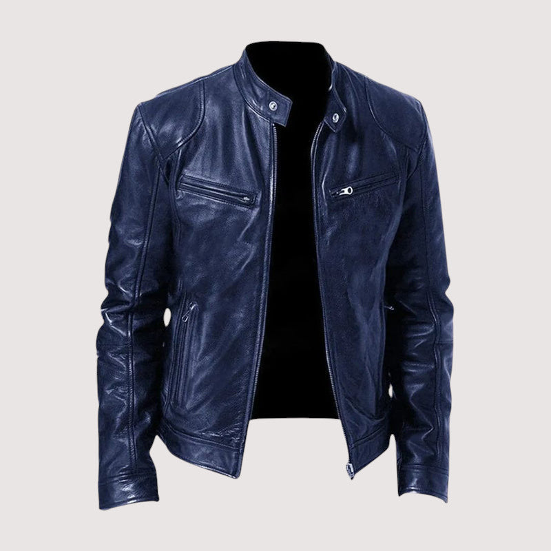 Dunkelblaue Lederjacke von vorn, offen, mit Stehkragen, Druckknöpfen und Reißverschlusstaschen 4