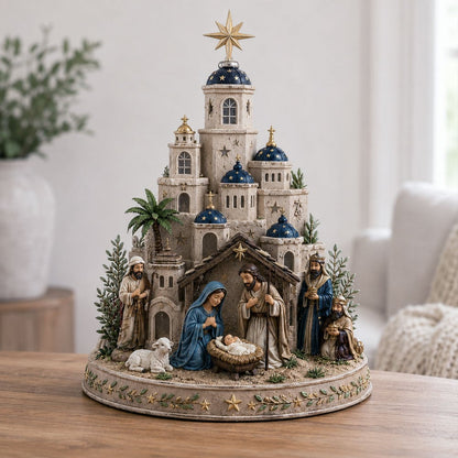 Beleuchteter Kirchturm der Geburtskirche von Bethlehem in Beige, Blau, Gold und Weiß, andere Ansicht