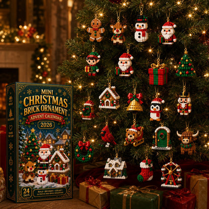 Die fertigen Bausteinfiguren hängen als Schmuck an einem beleuchteten Tannenbaum, links die Schachtel, unten liegen verpackte Geschenke. 7