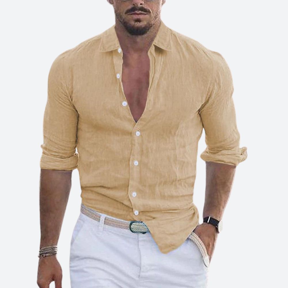 Herren-Leinenhemd in Beige mit offenem Kragen und hochgekrempelten Ärmeln