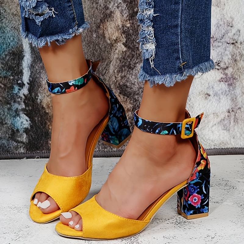 Florale High Heels mit Knöchelriemen – Marcella