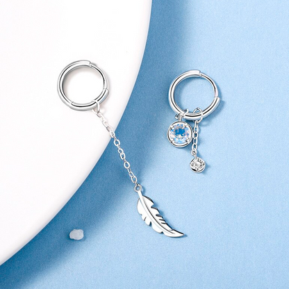 Asymmetrische Feder-Ohrringe - FeatherCharm 