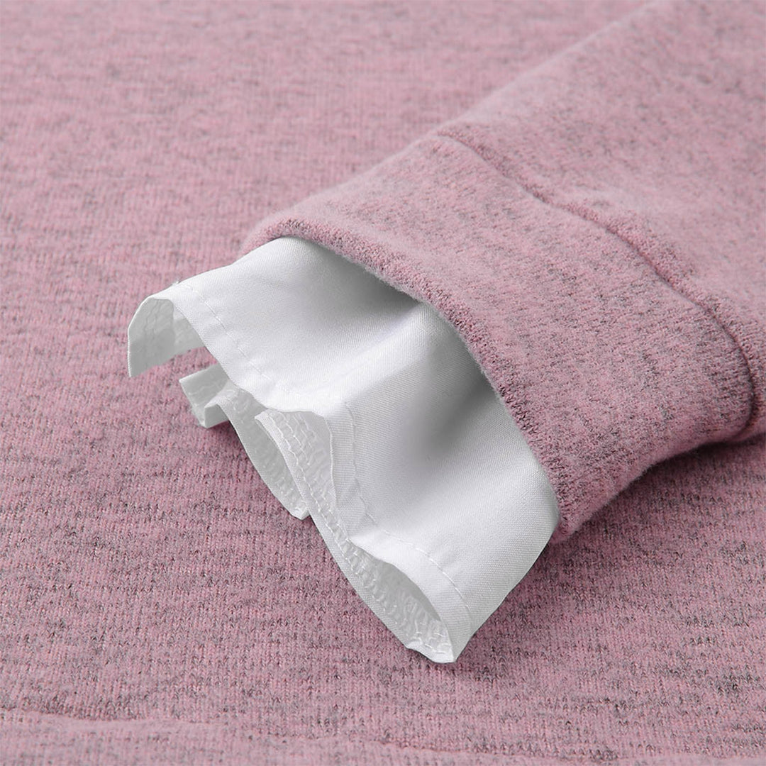 Rosa Strickpullover mit weißem Rüschenärmel, Damenmode, weiches Material, elegantes Design.