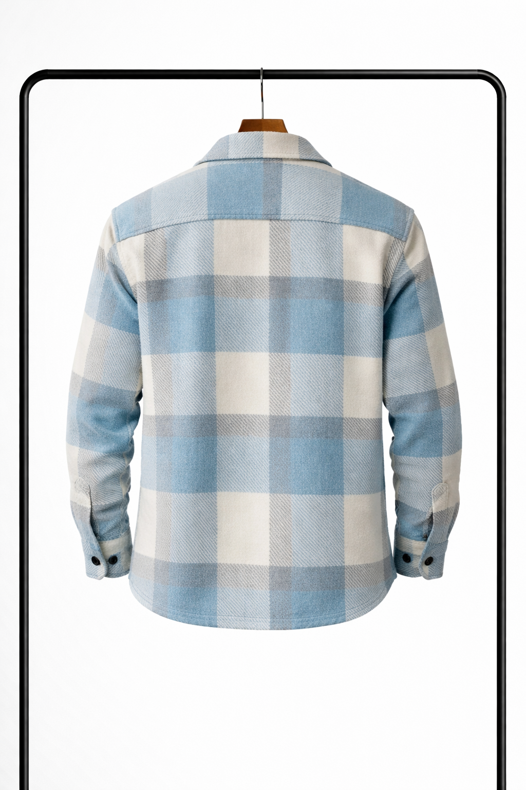 Rückansicht der blau-cremefarben karierten Hemdjacke am Bügel mit Schulterpasse und geknöpften Manschetten.
