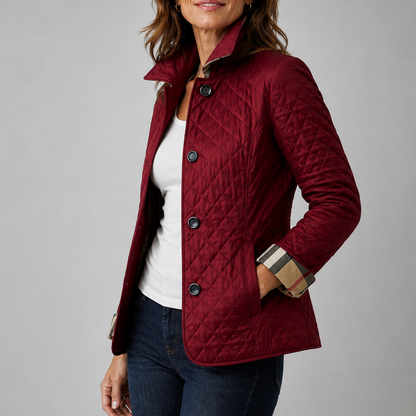 Weinrote Steppjacke mit hochgestelltem Kragen und Karo-Futter am Ärmelaufschlag, getragen mit Jeans 5