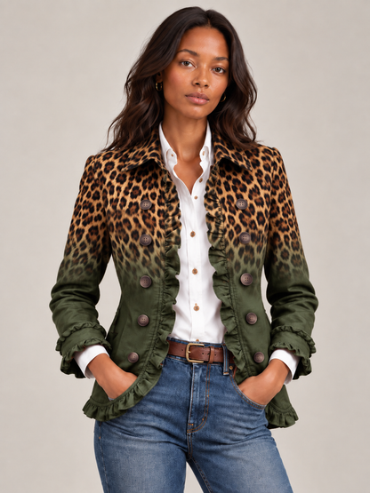 Olivgrüner Blazer mit Leopardenmuster-Verlauf, Rüschen und zweireihiger Knopfleiste von vorn