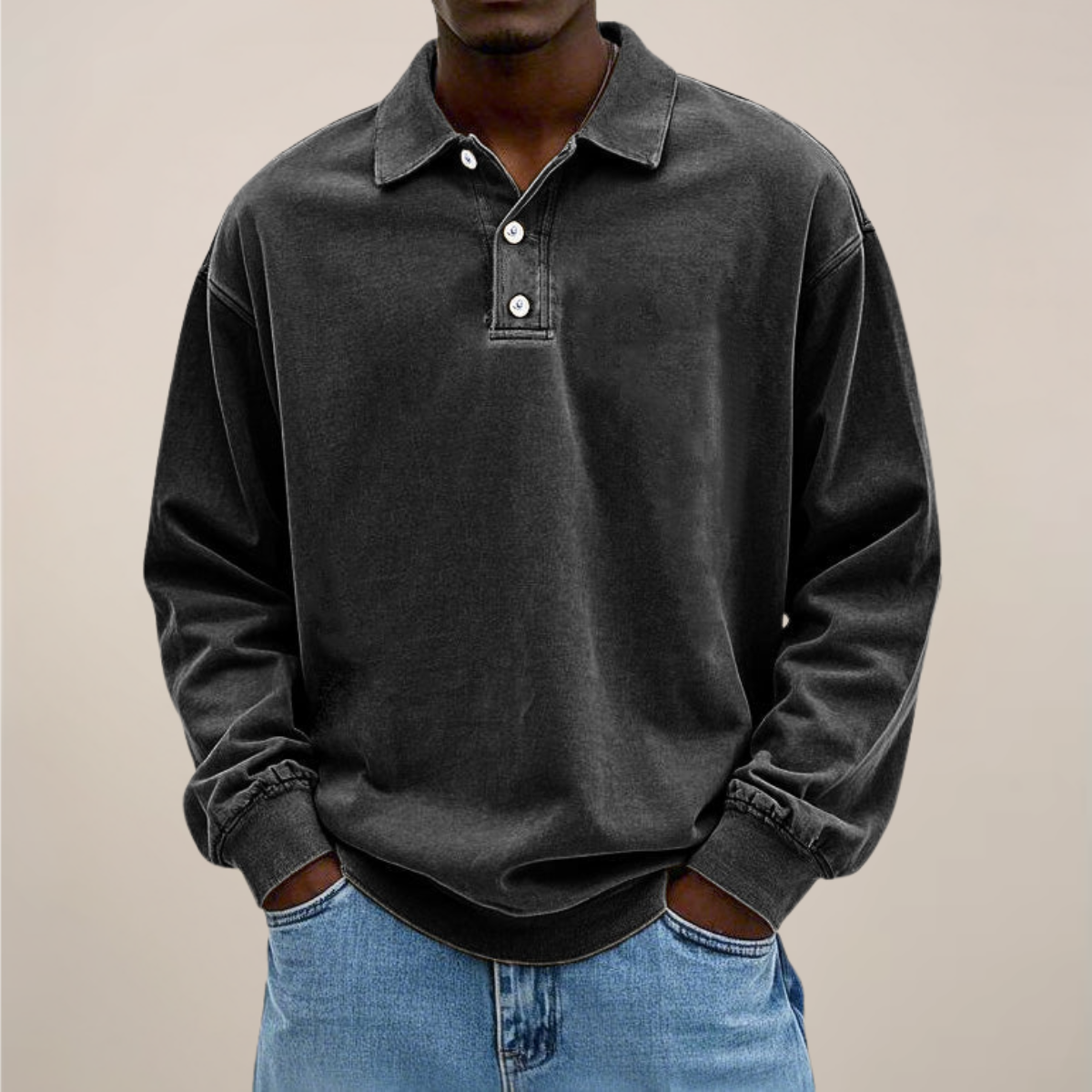 Herren Langarm-Poloshirt in Schwarz, Frontansicht am Model