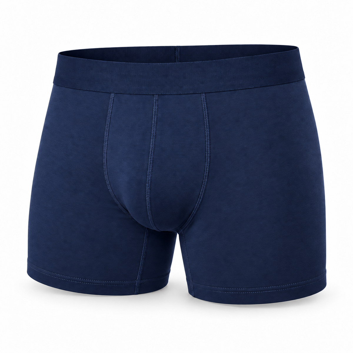 Einzelne marineblaue Boxerbriefs in der Vorderansicht mit breitem Bund, Eingriffnähten und längerem Bein.