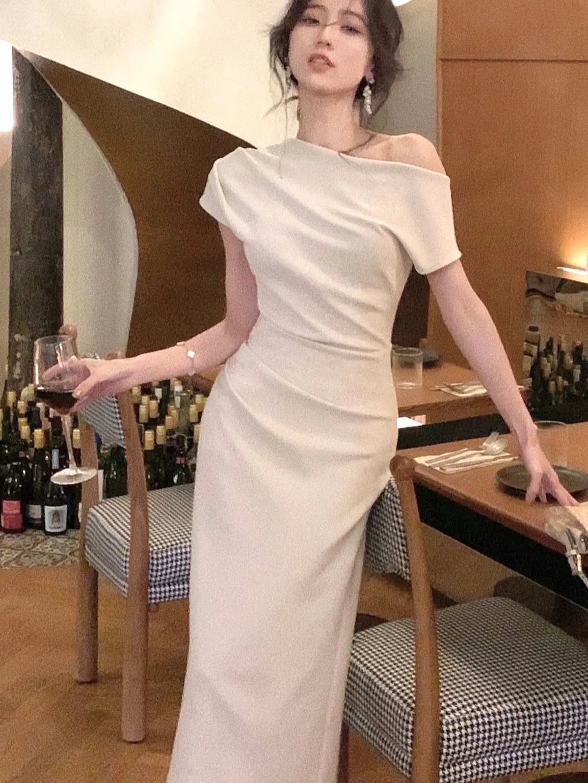 Elegantes Bodycon Maxikleid mit Off-Shoulder – Valentina Herbstzauber