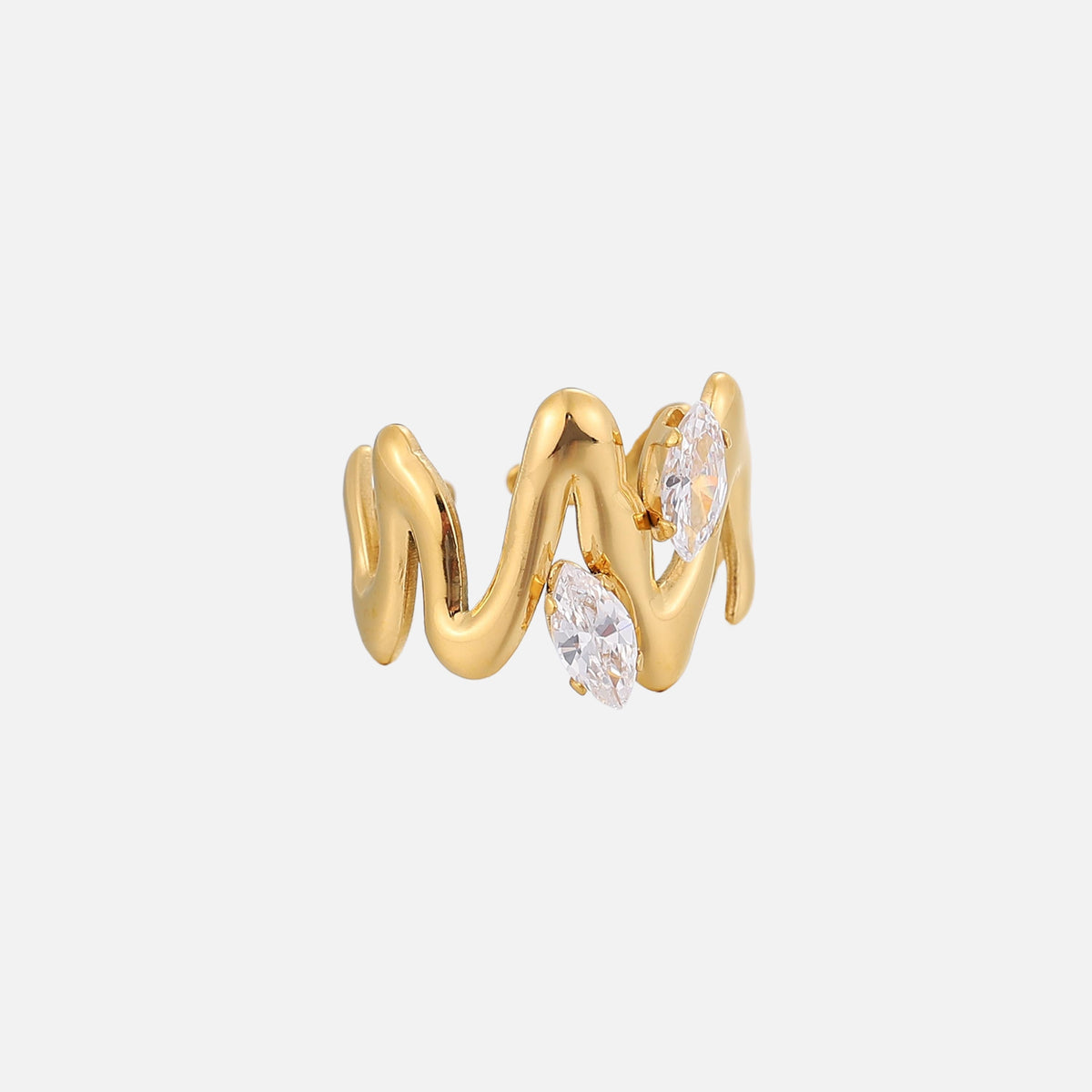 Seitenansicht des goldfarbenen Rings mit wellenförmigem Band, an dem zwei funkelnde klare Steine in Krappen gefasst sind. 2