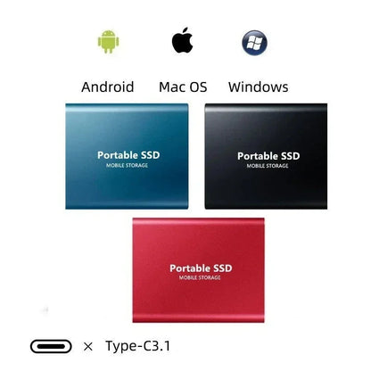 Blaue, schwarze und rote SSD nebeneinander, darüber Symbole für Android, Mac und Windows, unten ein USB-C-Anschluss 3