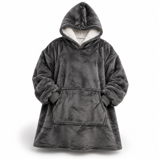 Dunkelgraue Ultraweiche Oversize-Sherpa-Hoodie-Decke (mit Tasche) von vorne mit weißem Sherpa-Futter in der Kapuze und großer Bauchtasche.