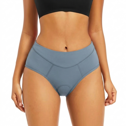 Frontansicht der graublauen Radunterhose am Model, mit zusätzlichen Ziernähten an der Vorderseite 10