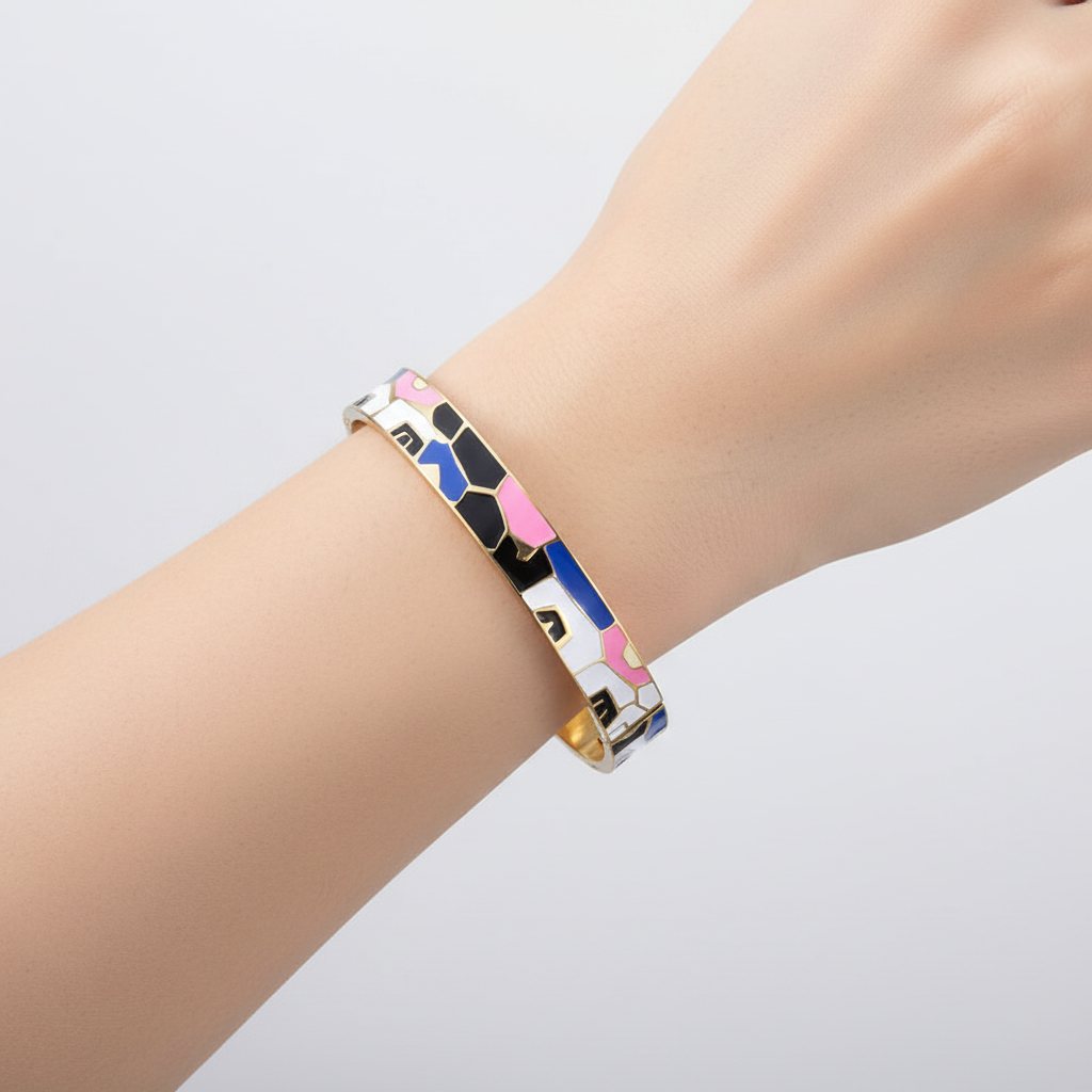 Goldfarbener Edelstahlarmreif - GlamourBangle 