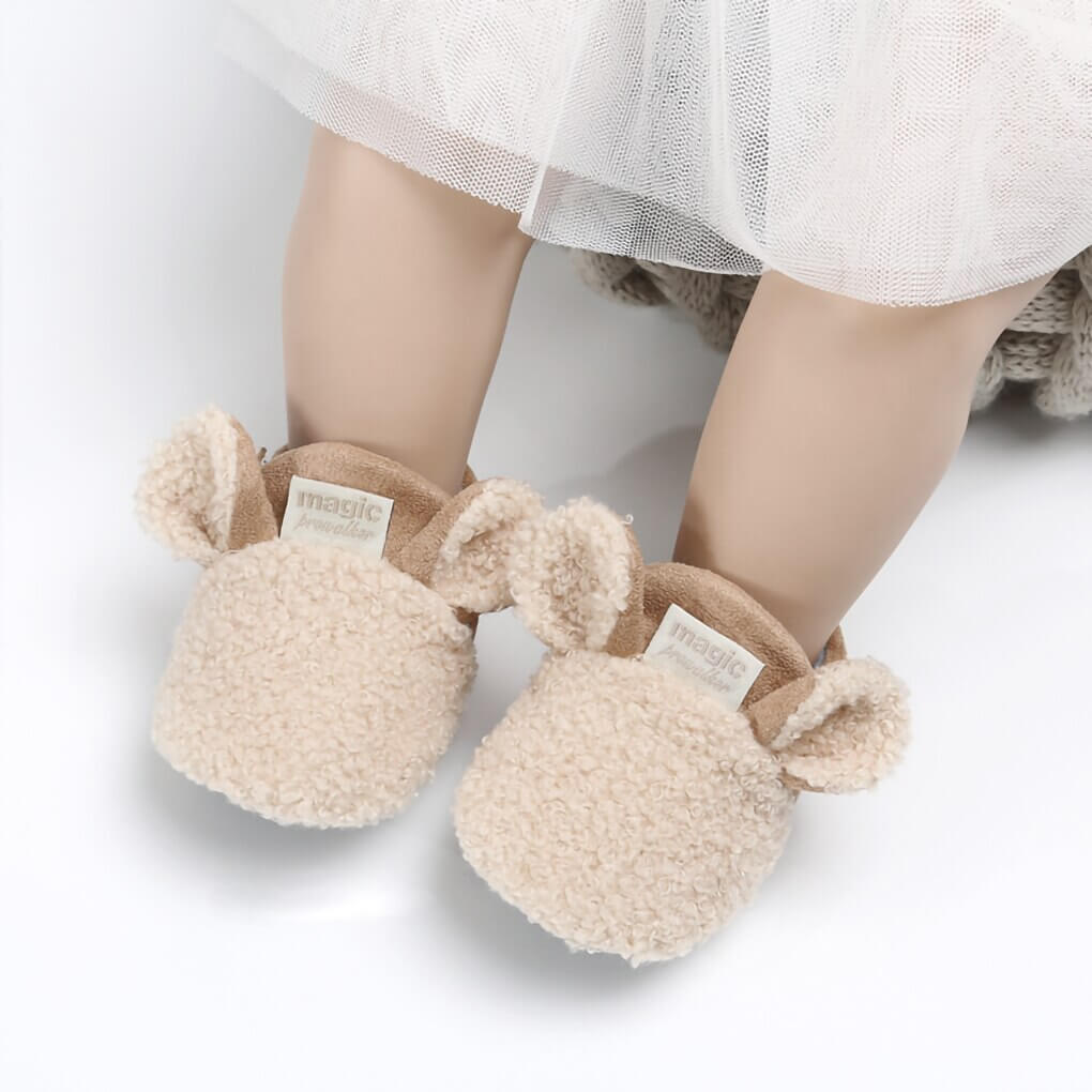 Weiche rutschfeste Lauflernschuhe für Babys mit Lamm-Motiv – Winterzauber Schrittchenwarm