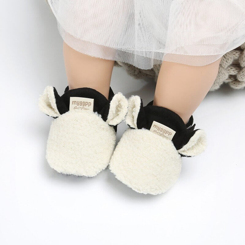 Weiche rutschfeste Lauflernschuhe für Babys mit Lamm-Motiv – Winterzauber Schrittchenwarm
